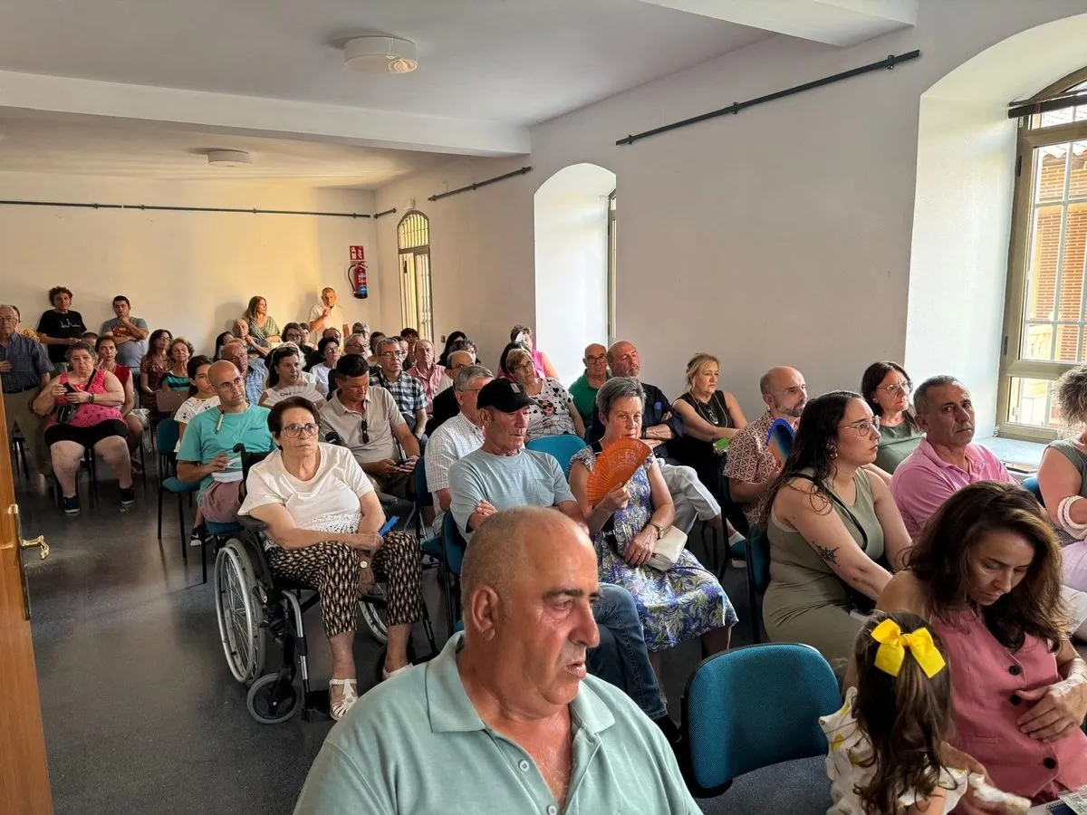 Presentación del libro 'Yo nací un día azul', de Juan Carlos López Pinto, en Cantalpino