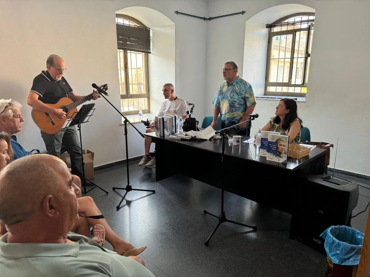 Presentación del libro 'Yo nací un día azul', de Juan Carlos López Pinto, en Cantalpino