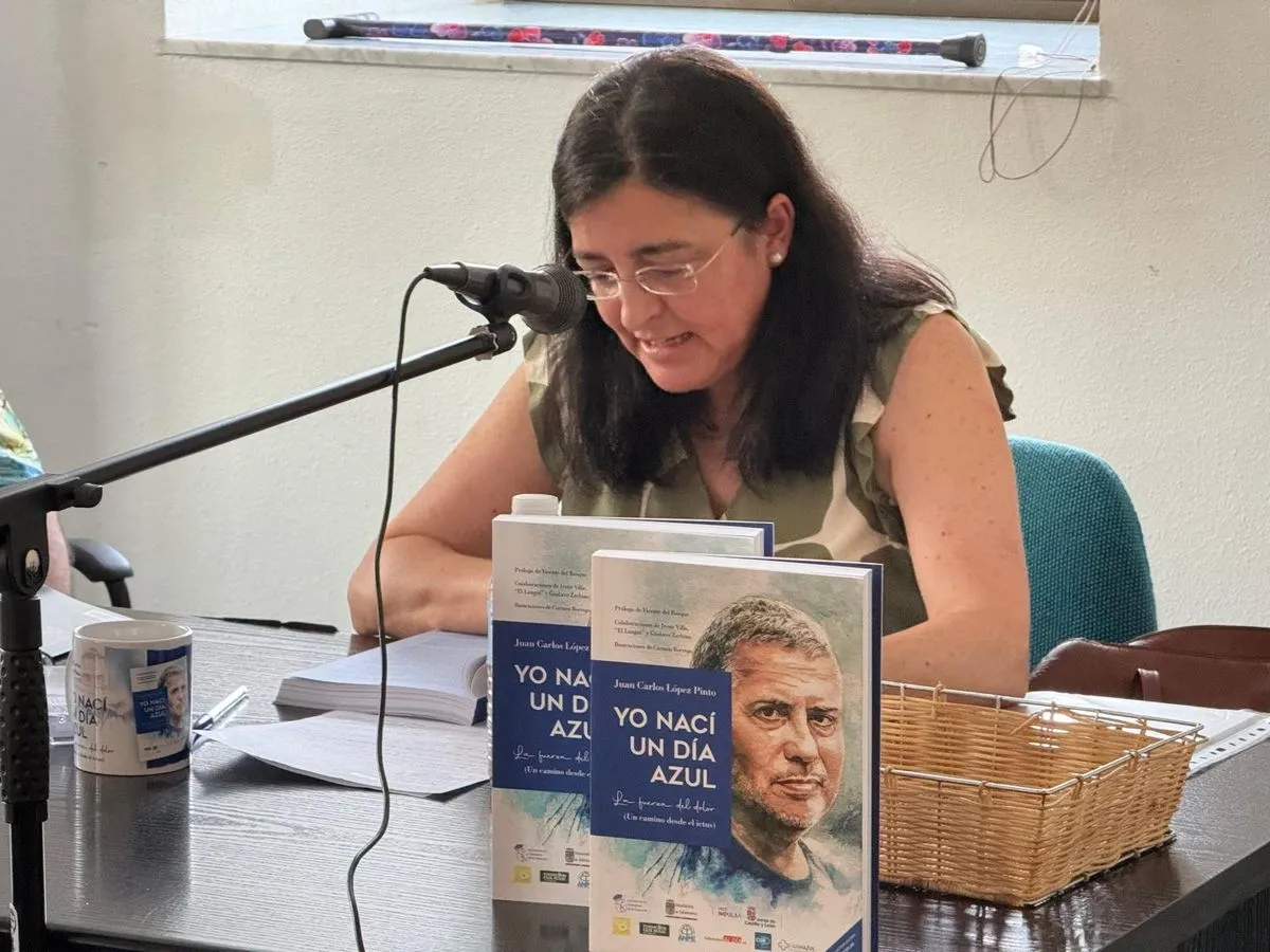 Presentación del libro 'Yo nací un día azul', de Juan Carlos López Pinto, en Cantalpino