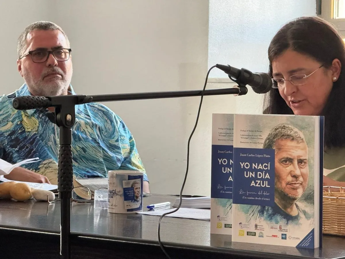 Presentación del libro 'Yo nací un día azul', de Juan Carlos López Pinto, en Cantalpino