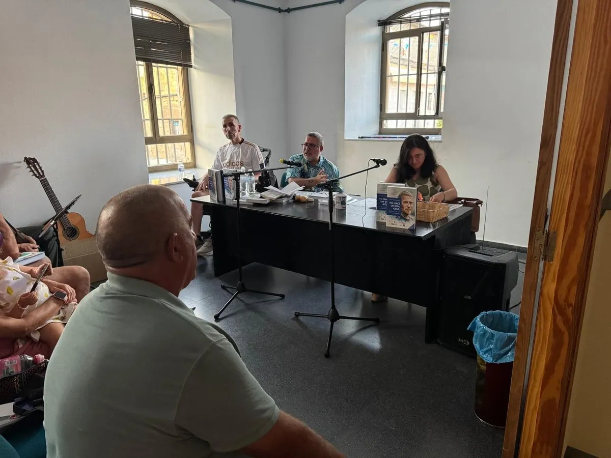 Presentación del libro 'Yo nací un día azul', de Juan Carlos López Pinto, en Cantalpino