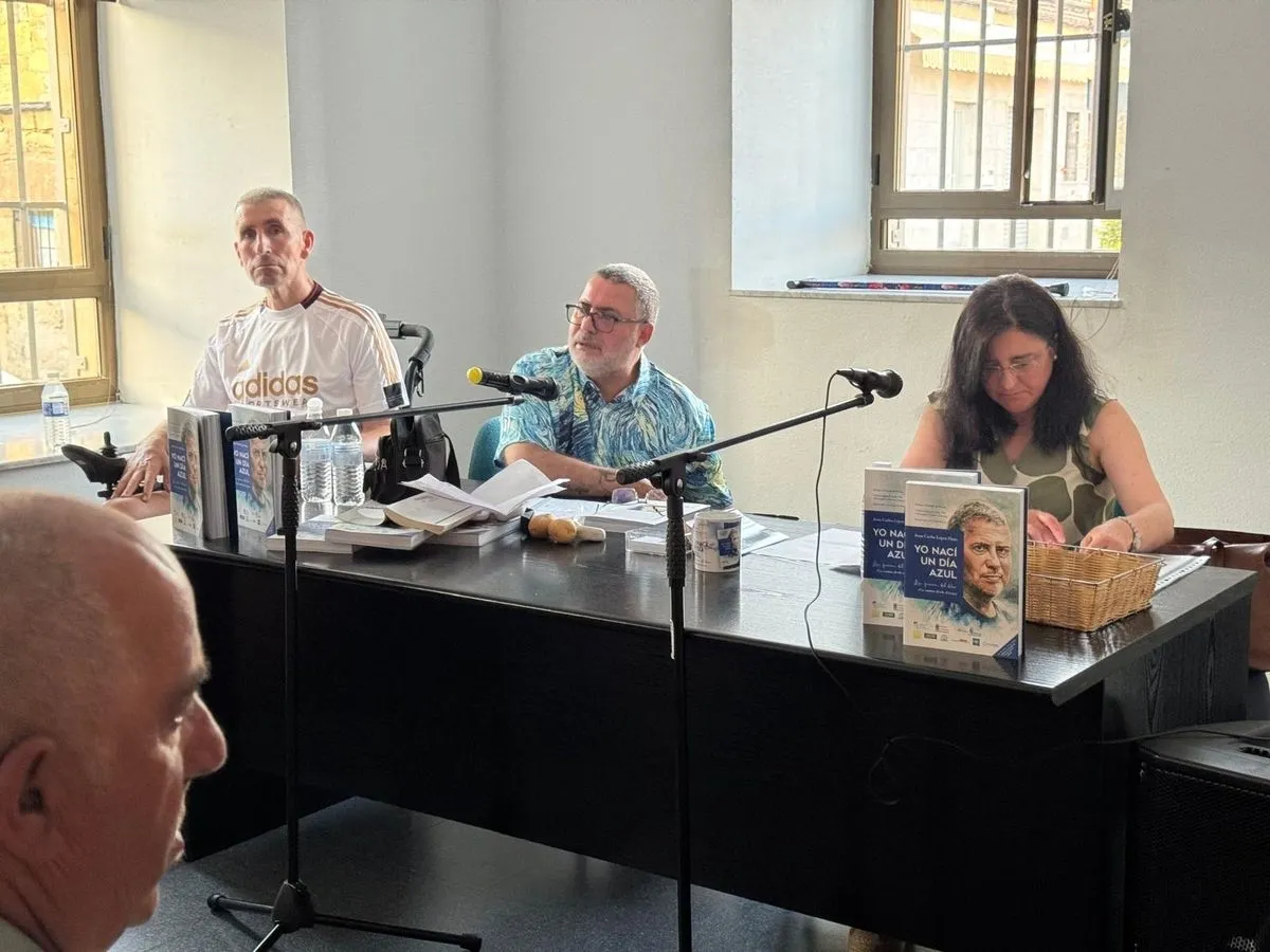 Presentación del libro 'Yo nací un día azul', de Juan Carlos López Pinto, en Cantalpino