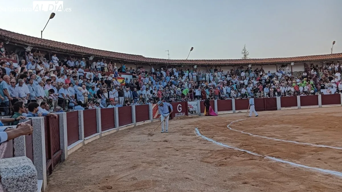 Foto 6 - V&Iacute;DEO Y FOTOS | El Capea, despedida con honores