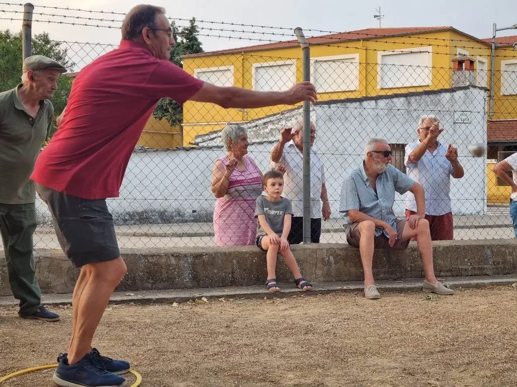 Foto 4 - Sancti-Sp&iacute;ritus practica juegos tradicionales dentro de su Verano Cultural