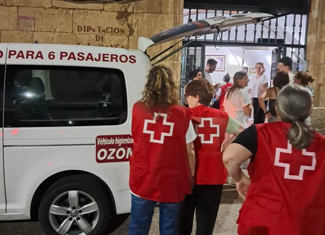 Foto 10 - Trasladados a la Residencia Mixta de Ciudad Rodrigo algo m&aacute;s de una decena de ancianos de El Payo