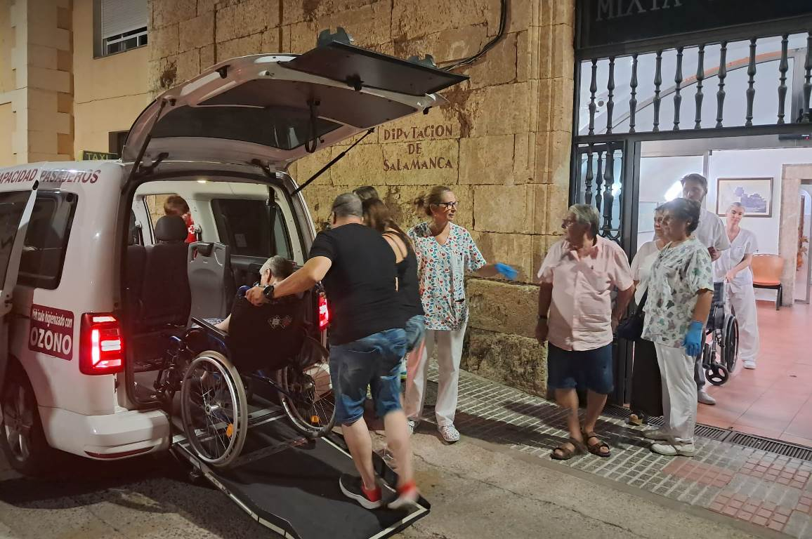 Trasladados a la Residencia Mixta de Ciudad Rodrigo algo más de una decena de ancianos de El Payo