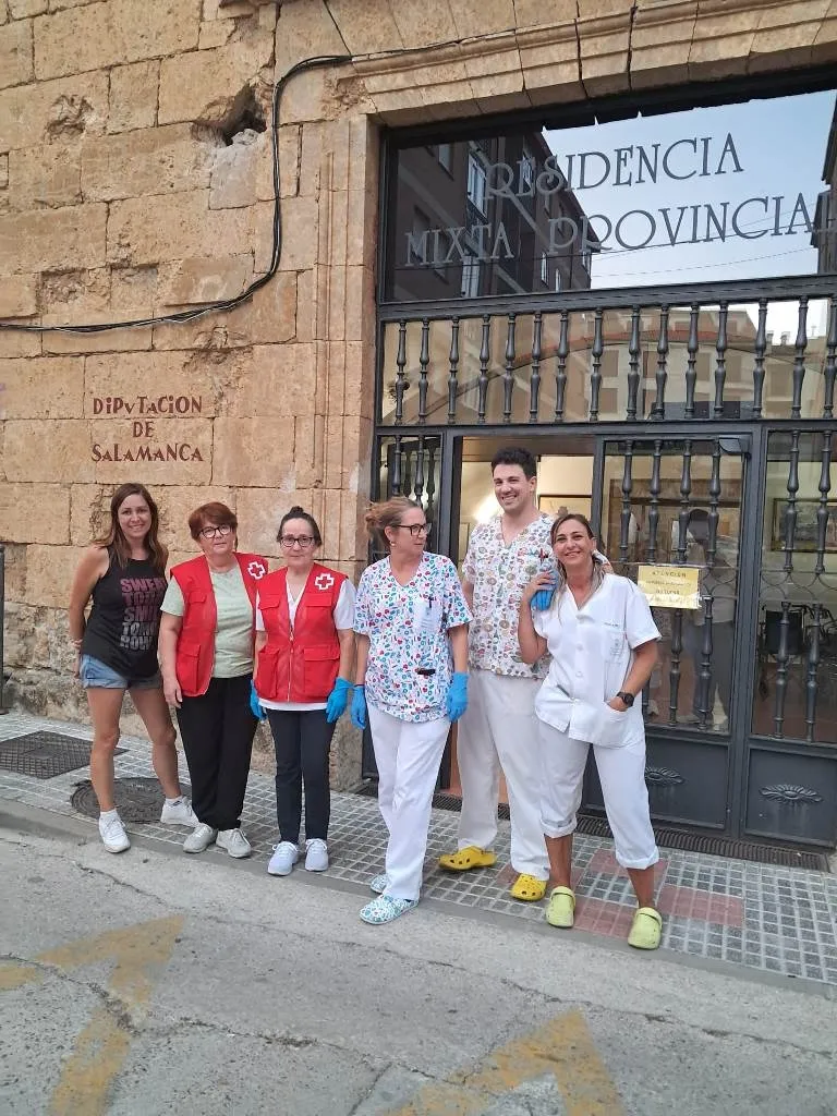Foto 11 - Trasladados a la Residencia Mixta de Ciudad Rodrigo algo m&aacute;s de una decena de ancianos de El Payo