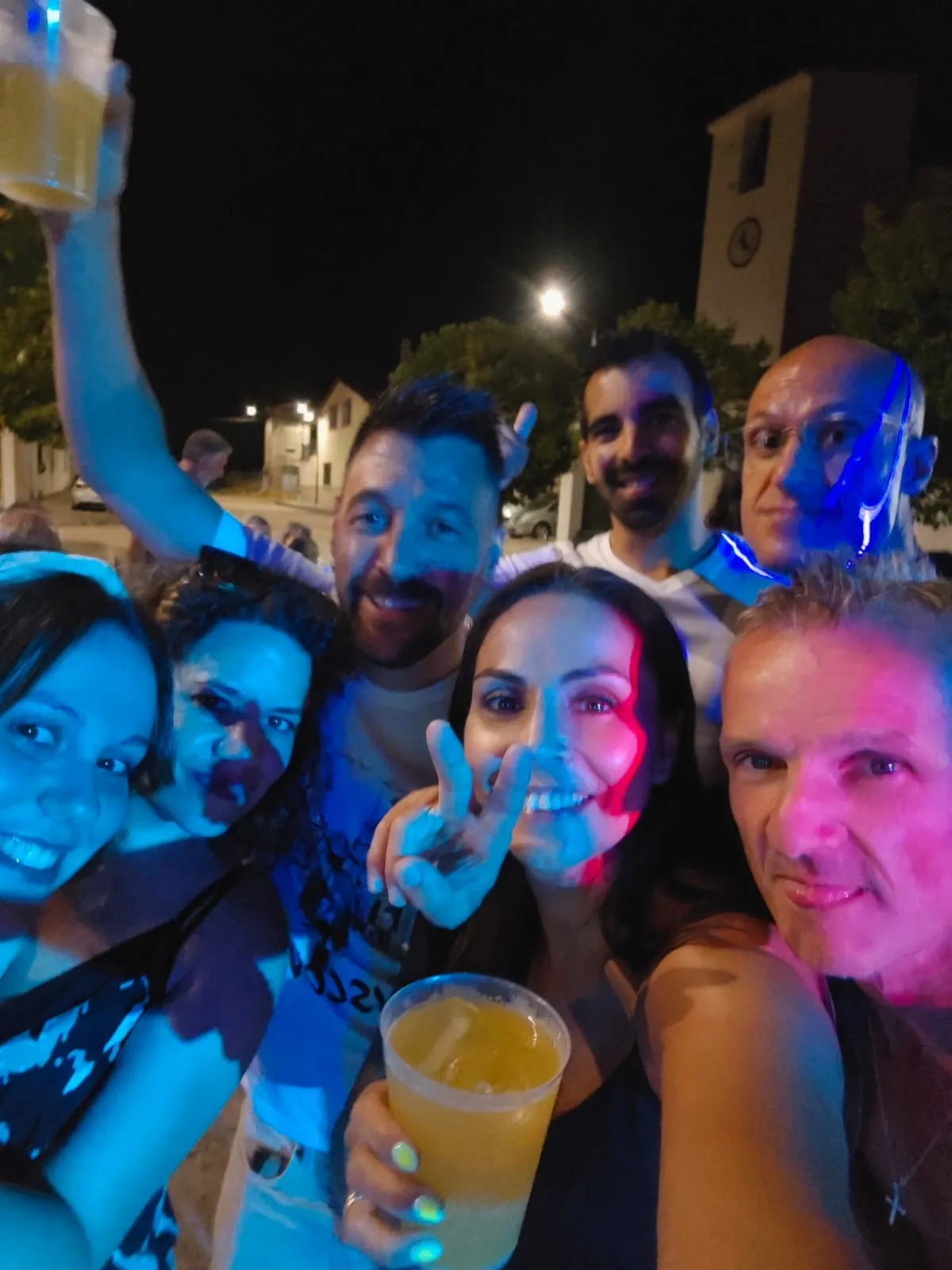 Foto 2 - Unas 130 personas degustan la cena al aire libre promovida por la AVV de Ivanrey