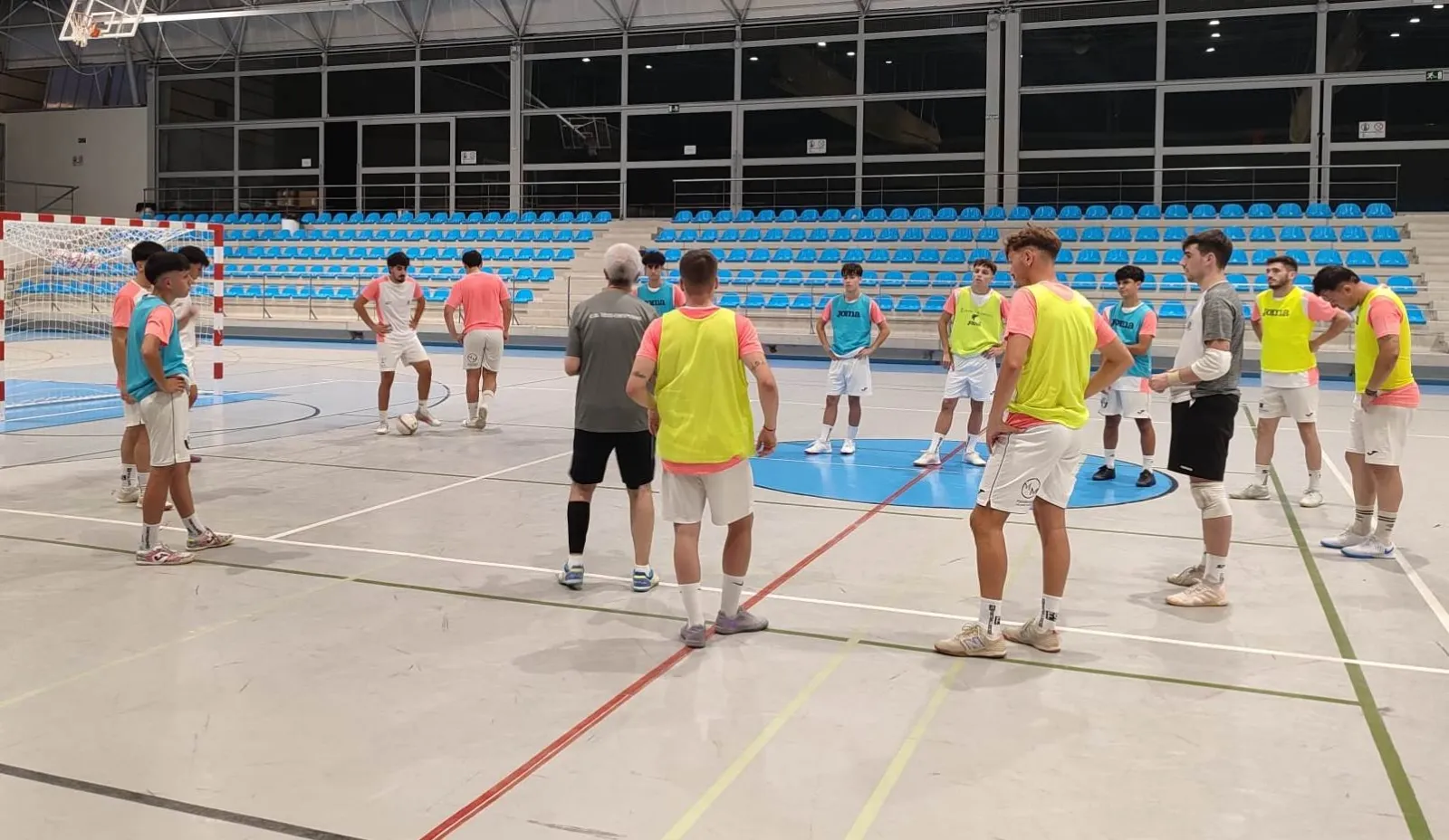 Foto 2 - El III Senior inicia su nueva era con Paco Olivares al frente