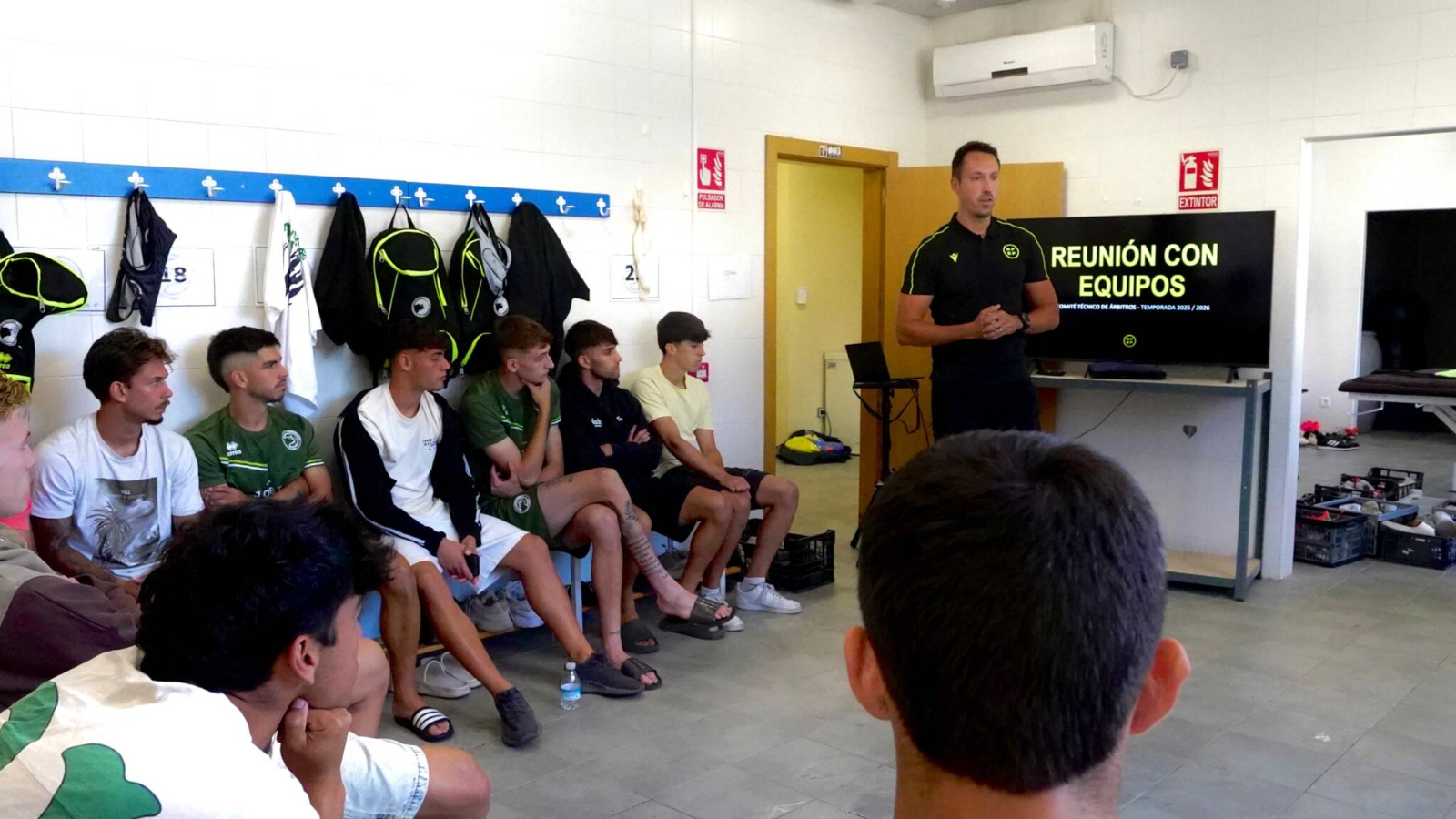 Unionistas recibe la charla arbitral del mini VAR y estas son las televisiones por las que se podrá ver el partido con Osasuna B