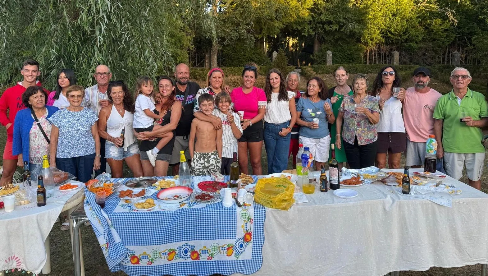 Foto 3 - Los usuarios de la piscina de Agallas celebran el final de la temporada veraniega