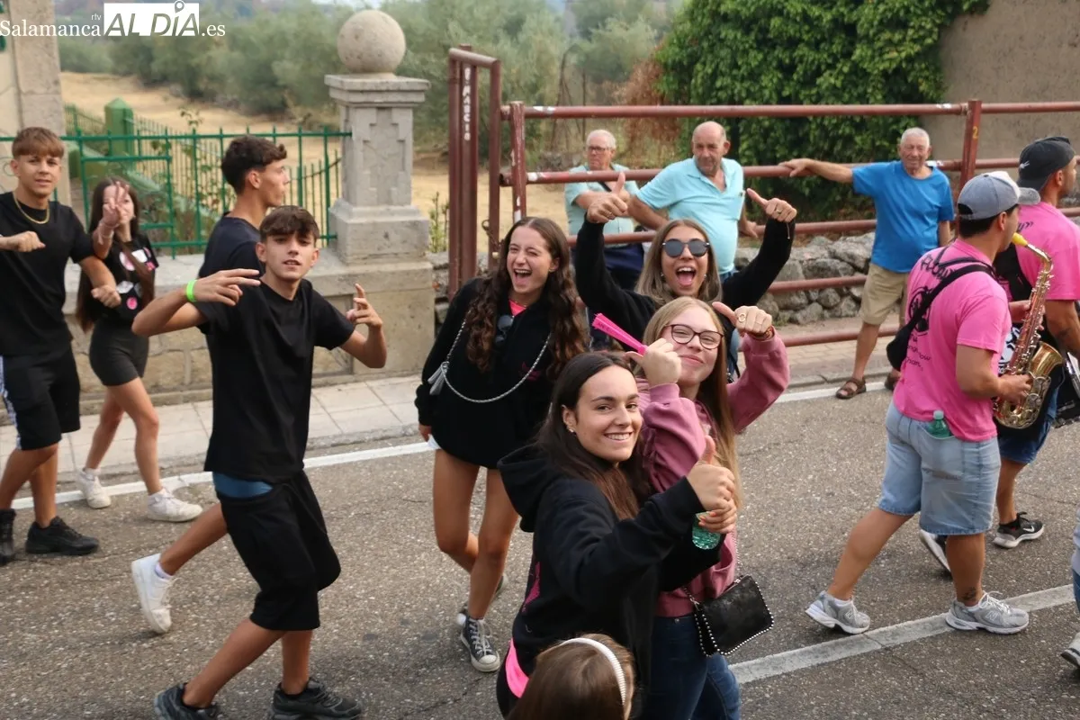 Bonito encierro de Valdeflores en Villarino para despedir las fiestas / CORRAL Y SÁNCHEZ