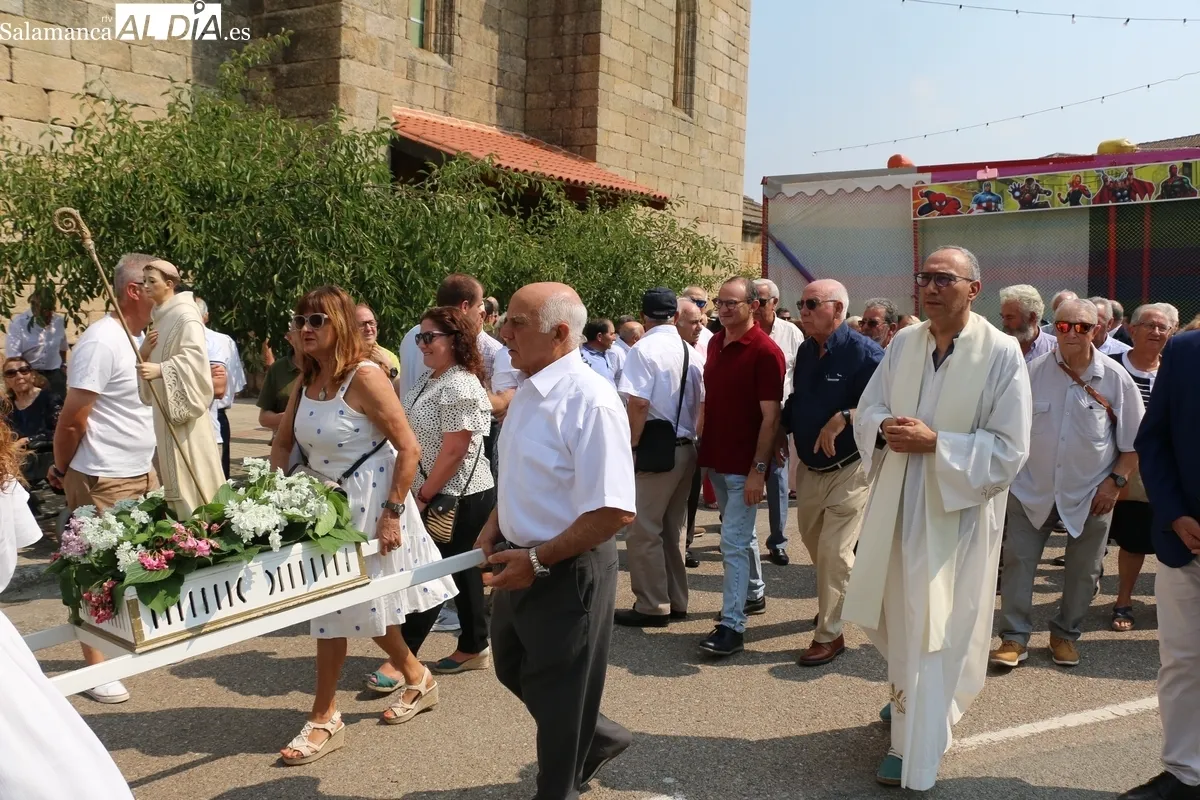 Actos religiosos y convite en honor a San Bernardo en Masueco de la Ribera / CORRAL 