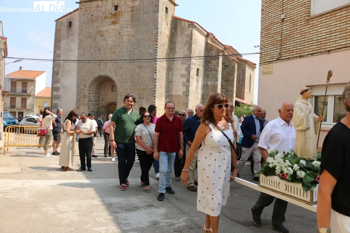 Actos religiosos y convite en honor a San Bernardo en Masueco de la Ribera / CORRAL 