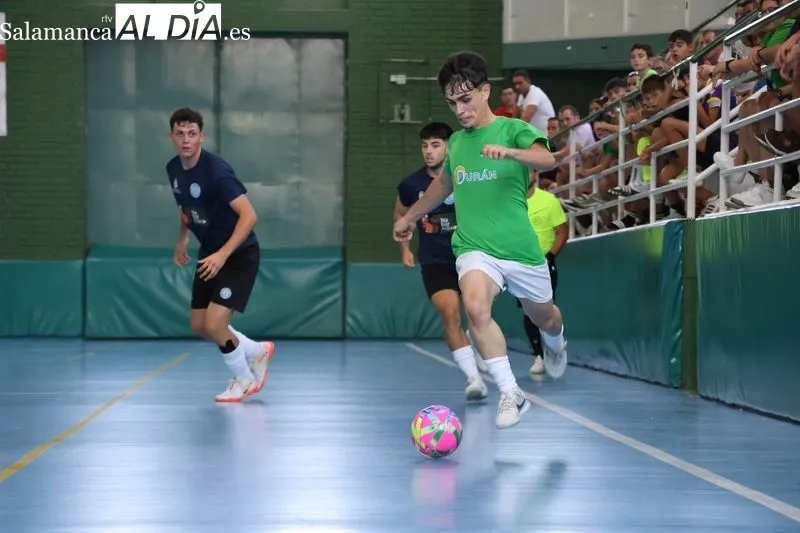 Foto 18 - Hat-trick de Juan Pi&ntilde;a y remontada del Piensos Dur&aacute;n Albense para conquistar el Trofeo Villa de Alba de Tormes