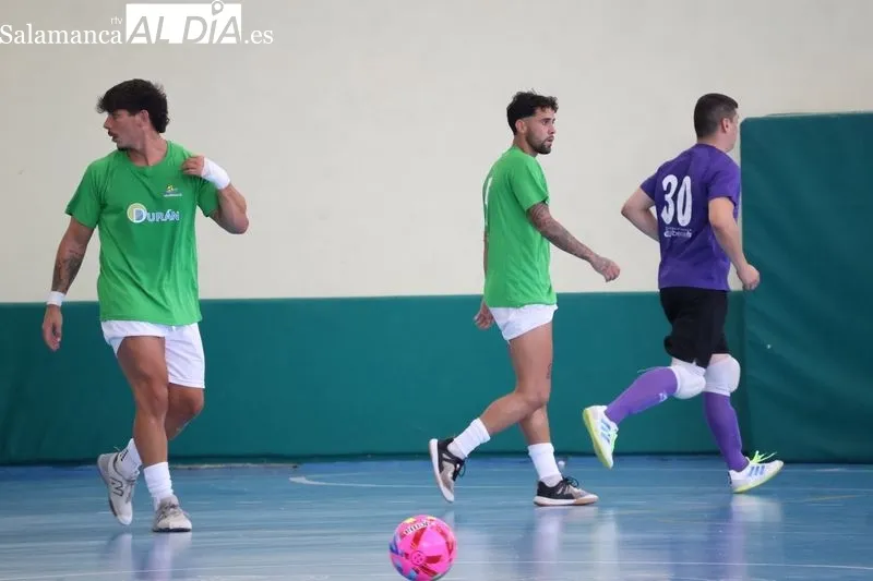 Foto 16 - Hat-trick de Juan Pi&ntilde;a y remontada del Piensos Dur&aacute;n Albense para conquistar el Trofeo Villa de Alba de Tormes