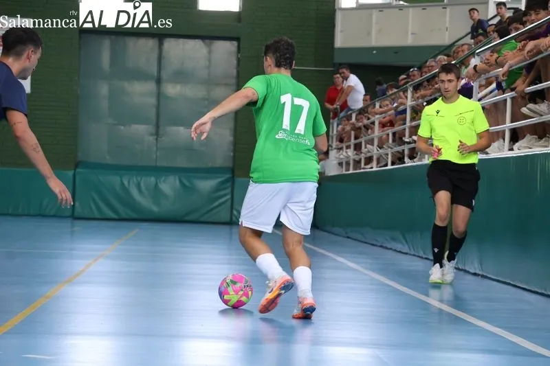 Foto 12 - Hat-trick de Juan Pi&ntilde;a y remontada del Piensos Dur&aacute;n Albense para conquistar el Trofeo Villa de Alba de Tormes