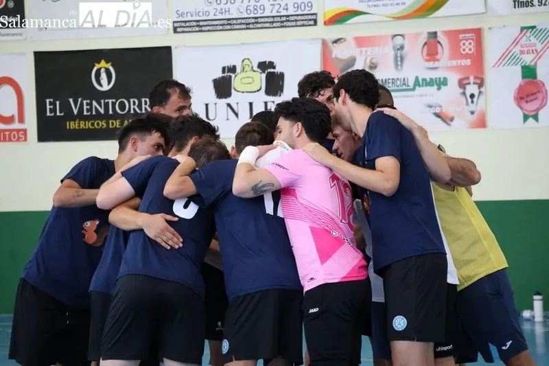 Foto 4 - Hat-trick de Juan Pi&ntilde;a y remontada del Piensos Dur&aacute;n Albense para conquistar el Trofeo Villa de Alba de Tormes