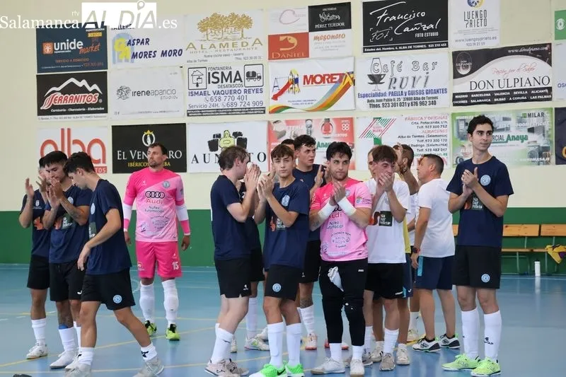 Foto 3 - Hat-trick de Juan Pi&ntilde;a y remontada del Piensos Dur&aacute;n Albense para conquistar el Trofeo Villa de Alba de Tormes
