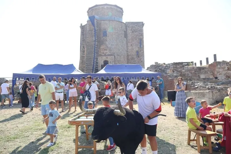 Foto 10 - Desayuno y encierro infantil en el Castillo de los Duques de Alba
