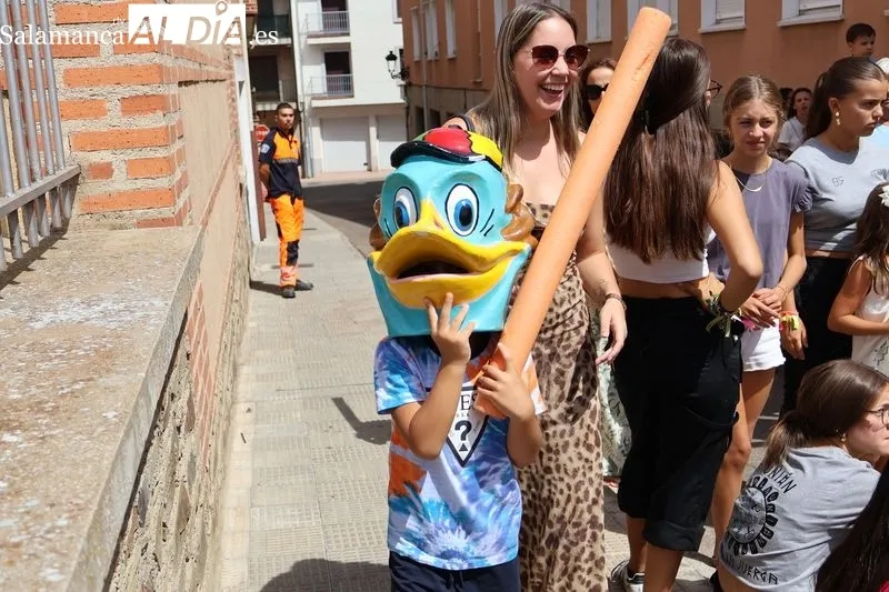 Foto 17 - Los cabezudos y la charanga &ldquo;Bombazo&rdquo; ponen ritmo al &uacute;ltimo d&iacute;a de fiestas en Alba de Tormes