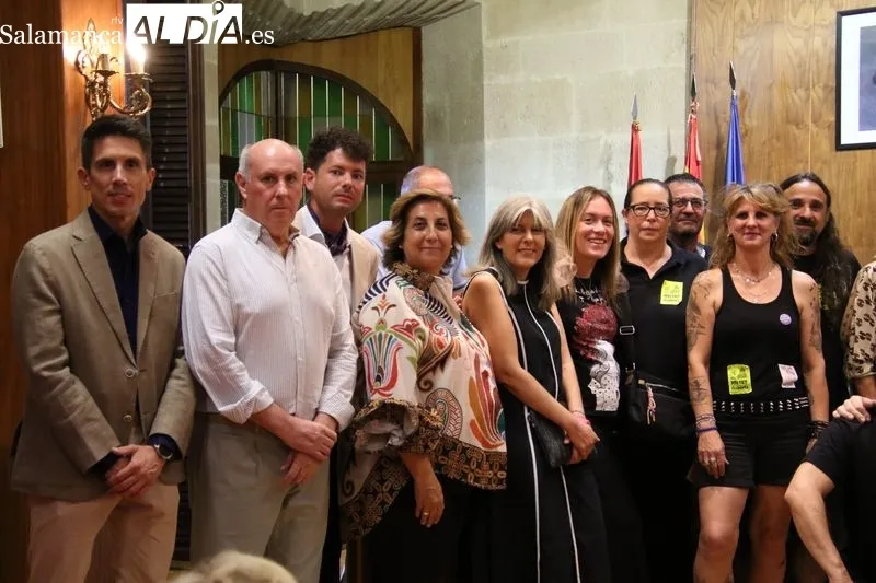Foto 6 - The Vikis repasan 40 a&ntilde;os de historia en un emotivo preg&oacute;n que abre las fiestas de Alba de Tormes