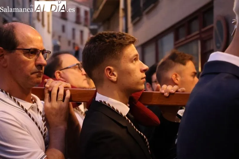 Foto 14 - Alba de Tormes despide a Santa Teresa con la procesi&oacute;n de regreso a clausura