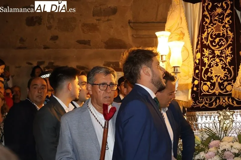 Foto 4 - Alba de Tormes despide a Santa Teresa con la procesi&oacute;n de regreso a clausura