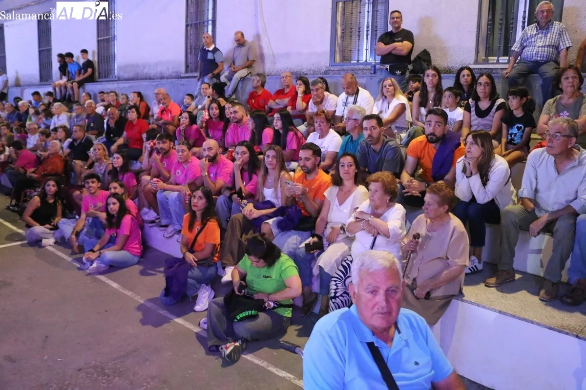 Inicio emotivo y multitudinario de las fiestas de Cipérez / CORRAL