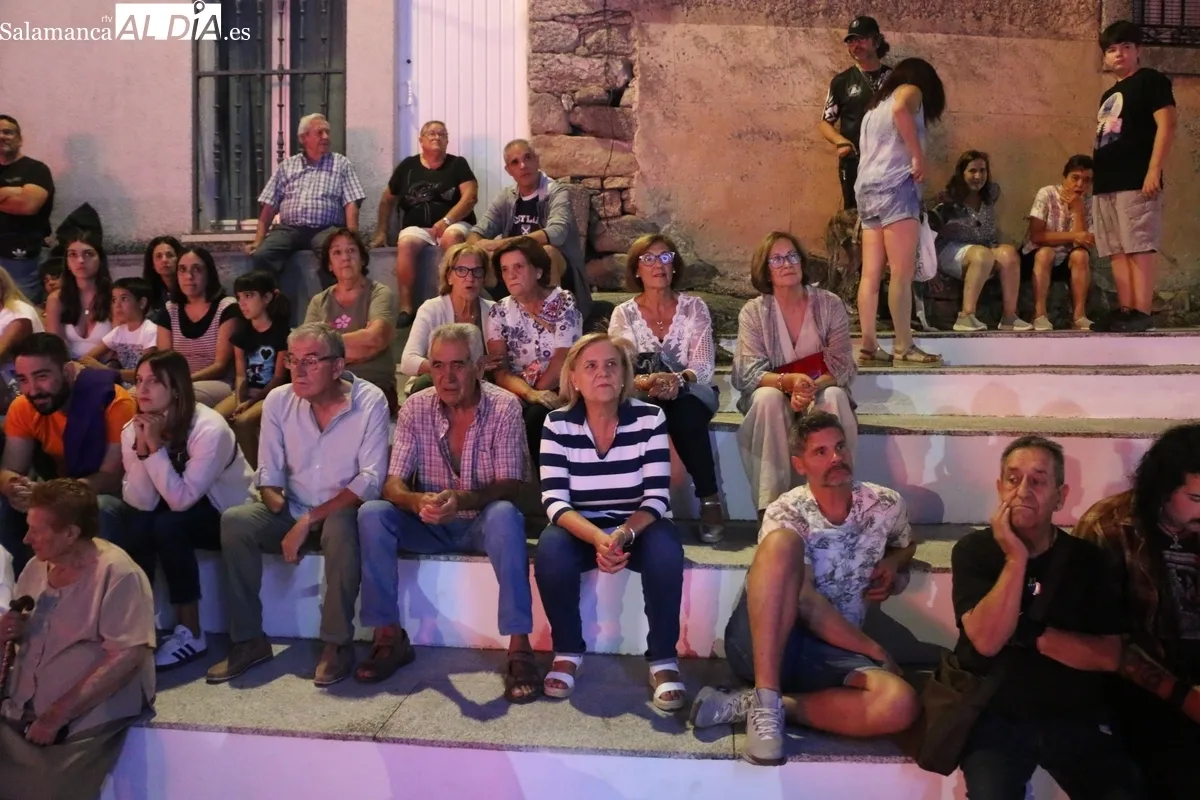 Inicio emotivo y multitudinario de las fiestas de Cipérez / CORRAL