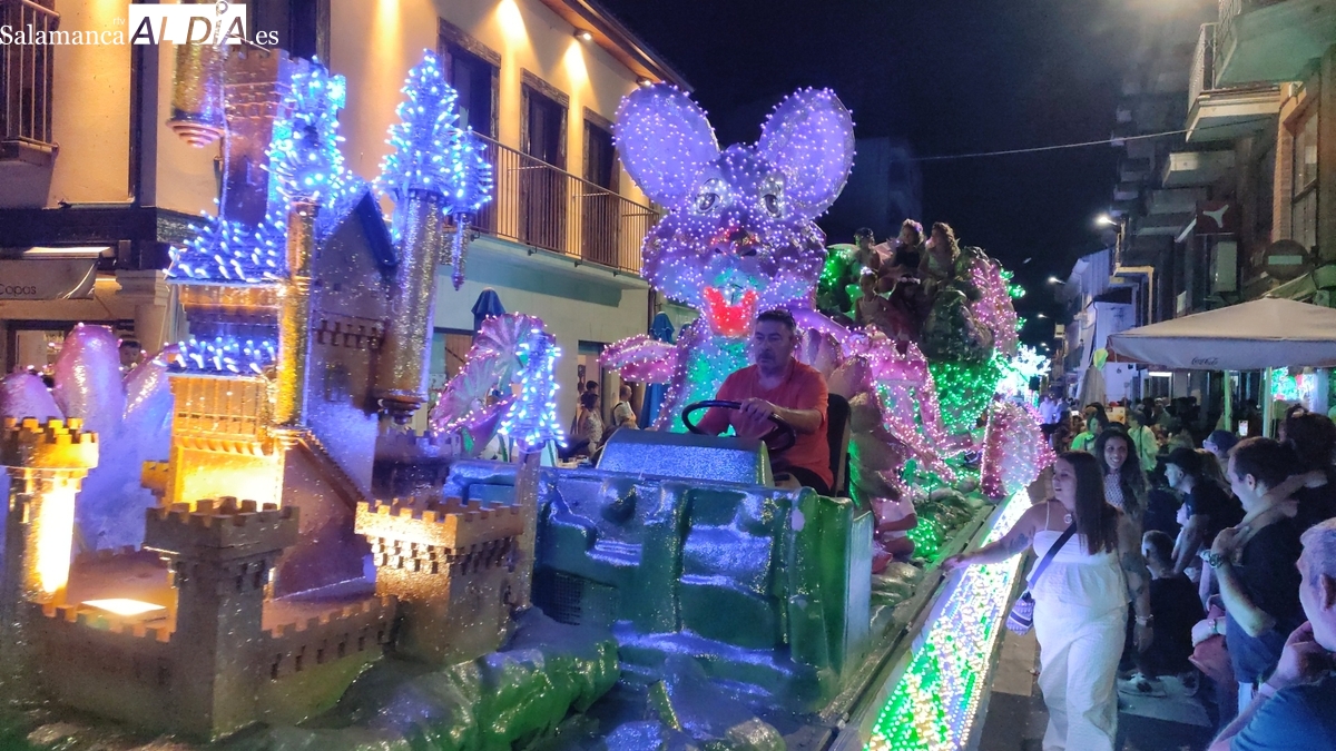 Carrozas Vitigudino 2025: un desfile masivo y solidario