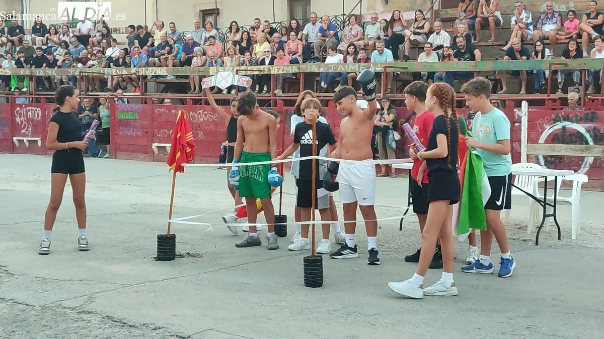Desfile de peñas y pregón de las fiestas de Vilvestre 2025 / CORRAL