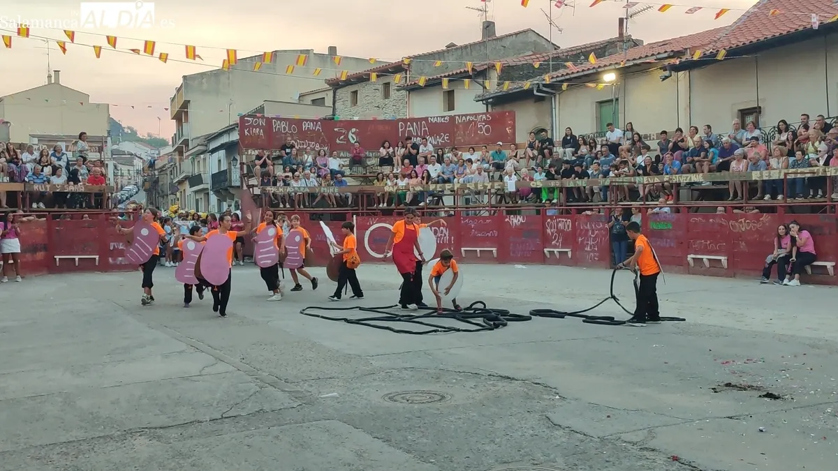 Desfile de peñas y pregón de las fiestas de Vilvestre 2025 / CORRAL