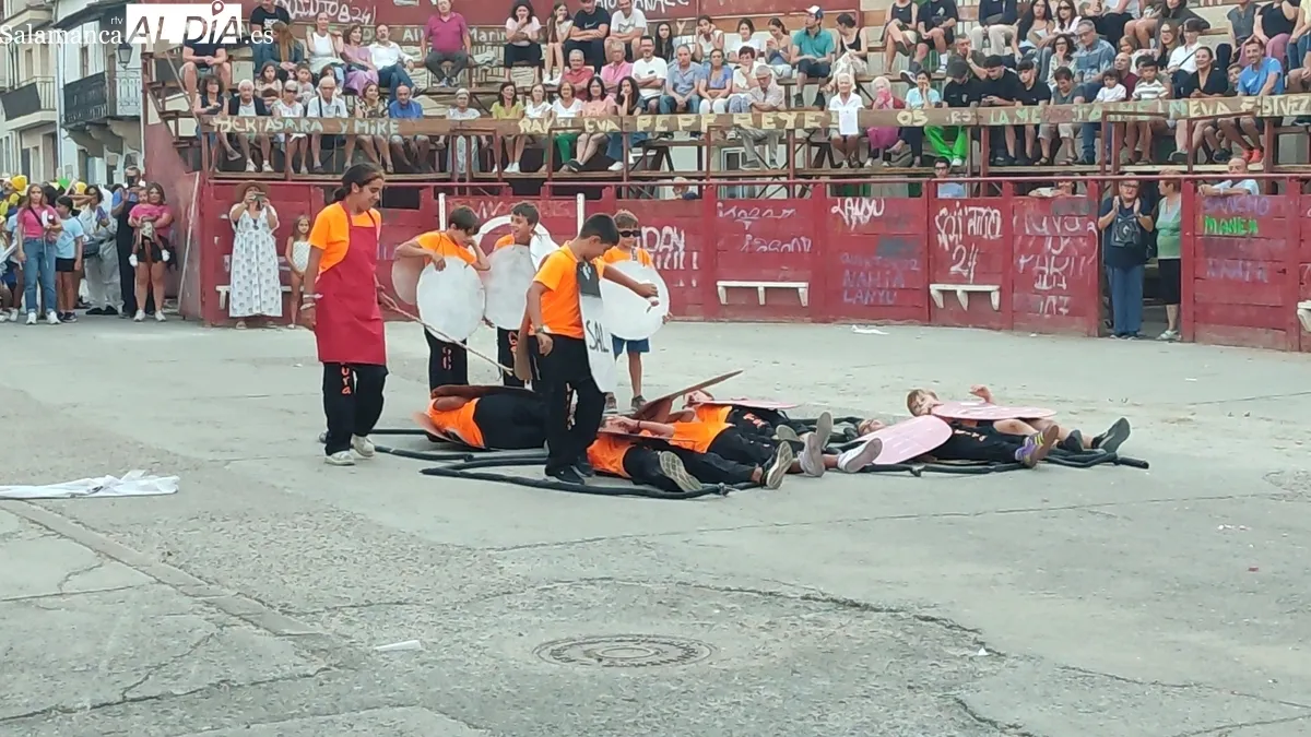 Desfile de peñas y pregón de las fiestas de Vilvestre 2025 / CORRAL