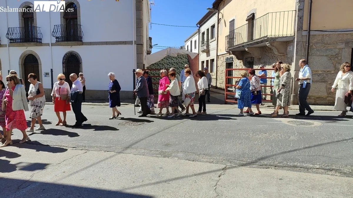 Ofertorio, procesión, cambio de mayordomos y encierro de Galache al estilo tradicional / CORRAL 