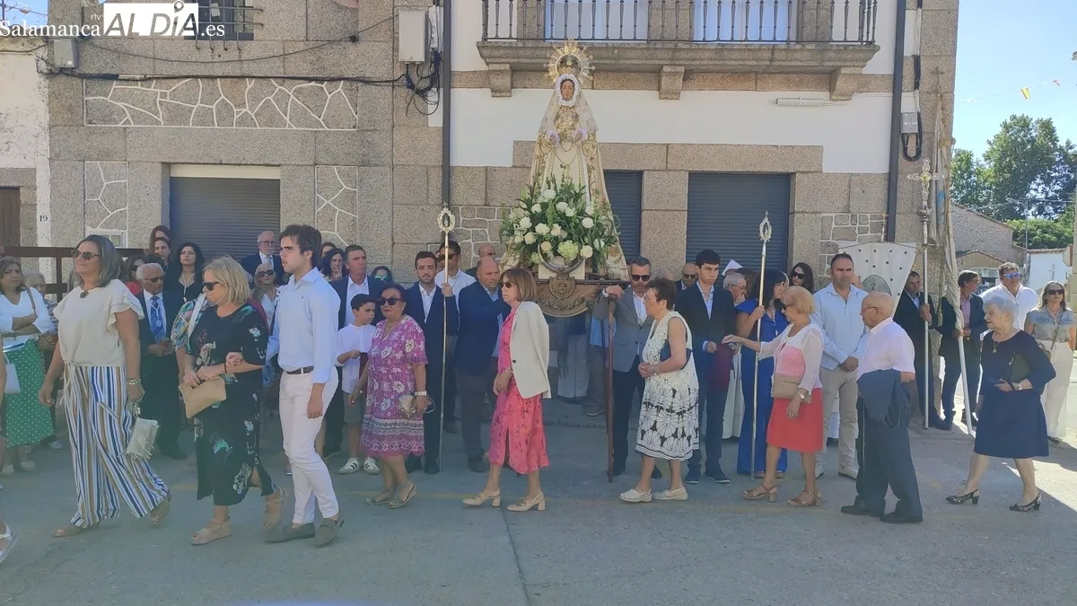 Ofertorio, procesión, cambio de mayordomos y encierro de Galache al estilo tradicional / CORRAL 