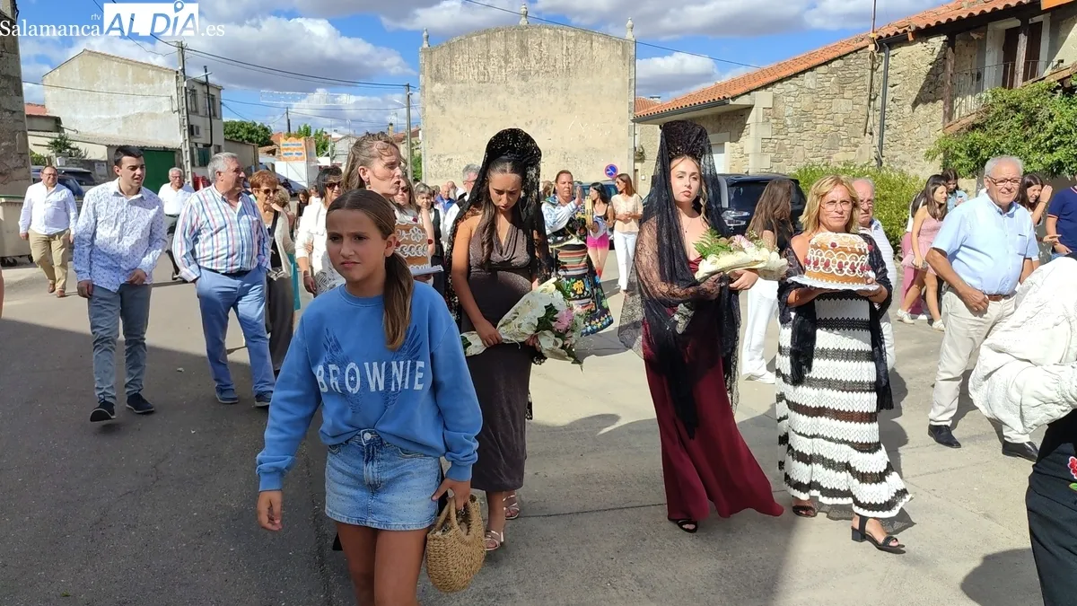 Dos años después, Encinasola volvió a contar con madrinas en sus fiestas en honor a la Virgen de las Candelas / CORRAL