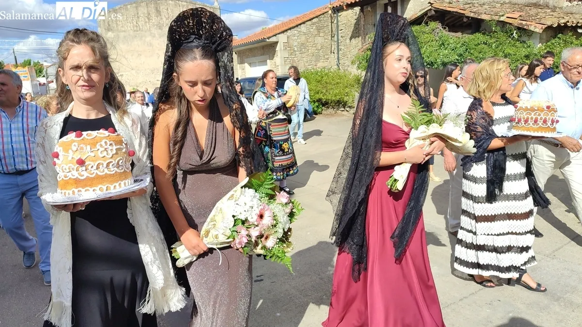 Dos años después, Encinasola volvió a contar con madrinas en sus fiestas en honor a la Virgen de las Candelas / CORRAL