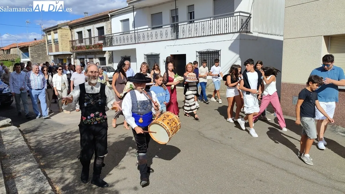 Dos años después, Encinasola volvió a contar con madrinas en sus fiestas en honor a la Virgen de las Candelas / CORRAL