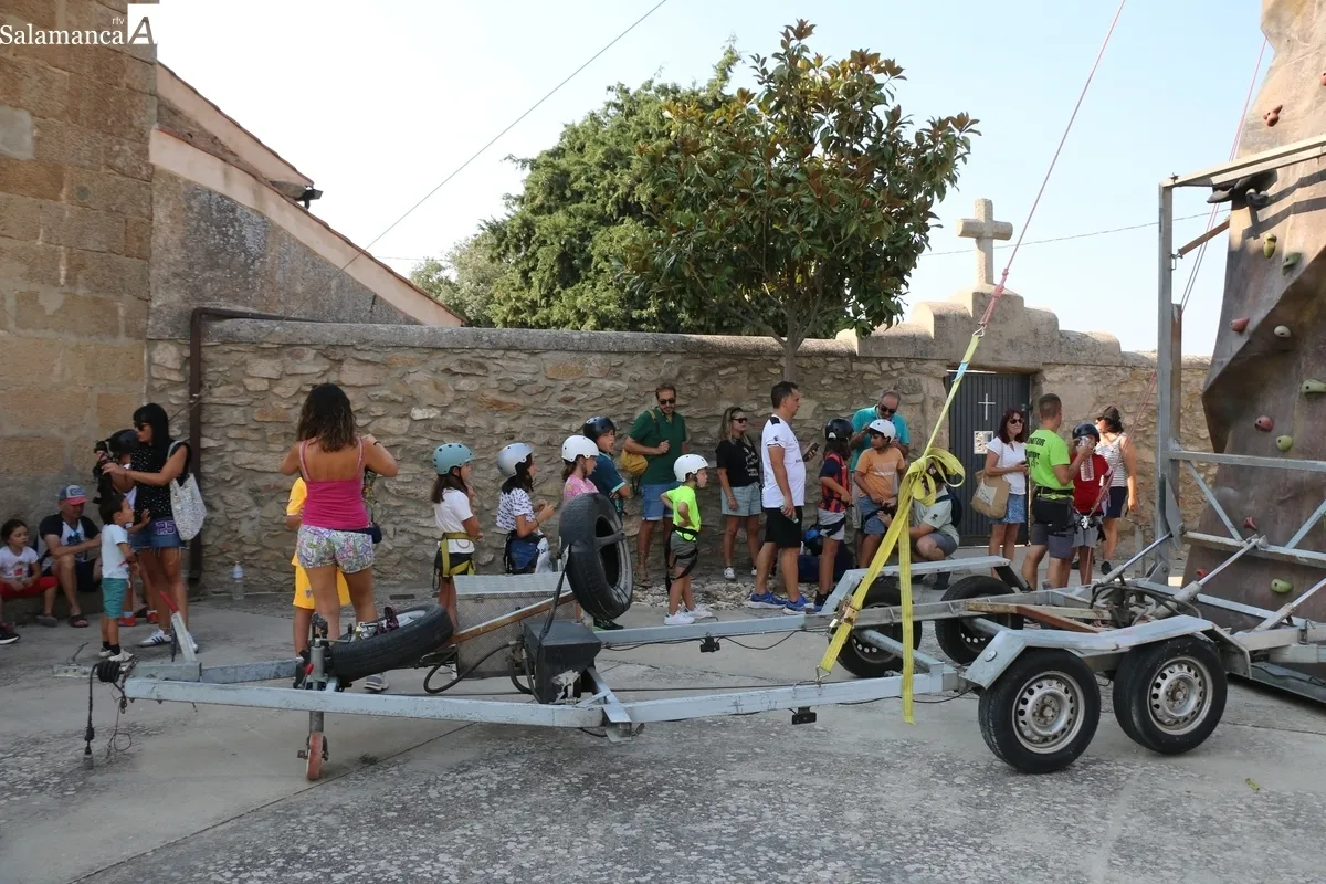 Pequeños y mayores disfrutan este sábado de juegos en Sardón de los Frailes / CORRAL 