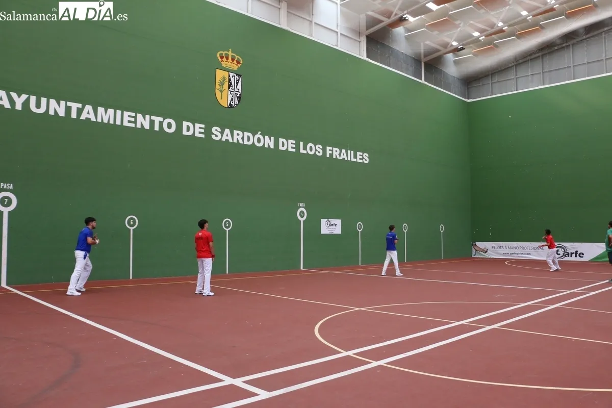 Excelentes partidos de pelota a mano en Sardón de los Frailes para despedir las fiestas de verano / CORRAL