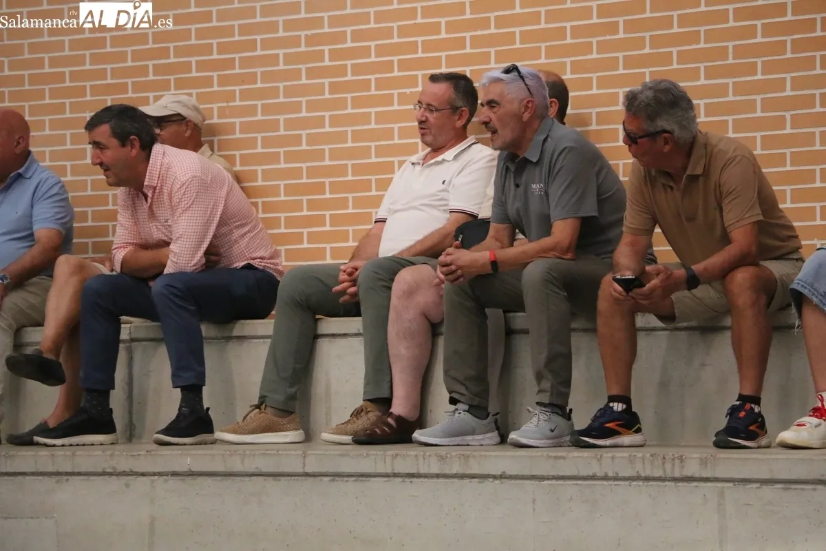 Excelentes partidos de pelota a mano en Sardón de los Frailes para despedir las fiestas de verano / CORRAL