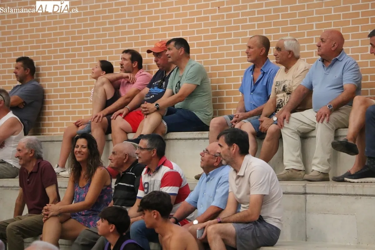 Excelentes partidos de pelota a mano en Sardón de los Frailes para despedir las fiestas de verano / CORRAL