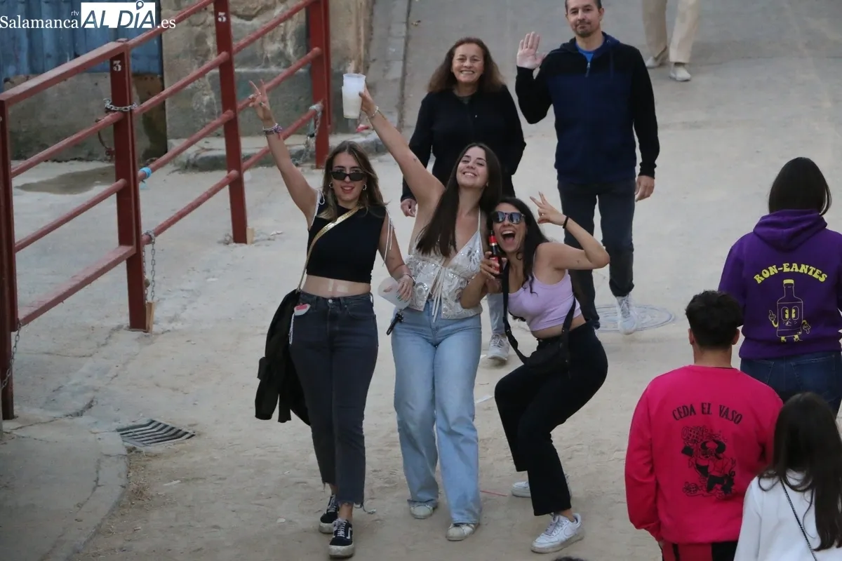 Encierro de Rollanejo, primero de las fiestas de Aldeadávila 2025 / CORRAL 
