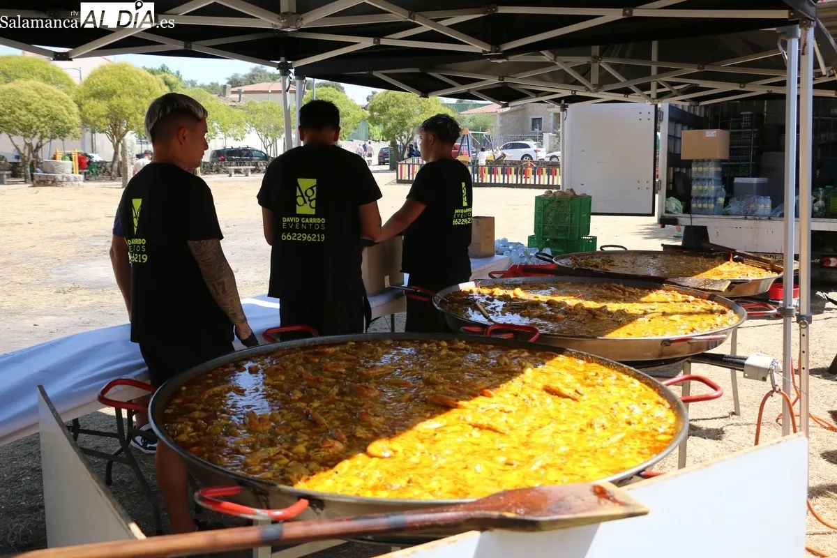 Los vecinos de Cipérez se despiden de las fiestas con una paella solidaria / CORRAL