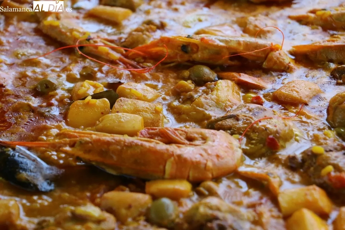 Los vecinos de Cipérez se despiden de las fiestas con una paella solidaria / CORRAL