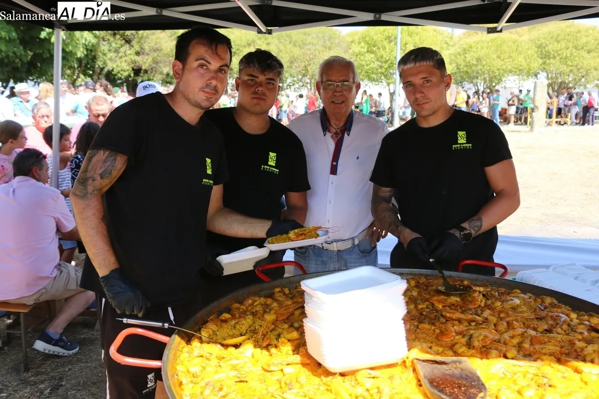 Los vecinos de Cipérez se despiden de las fiestas con una paella solidaria / CORRAL