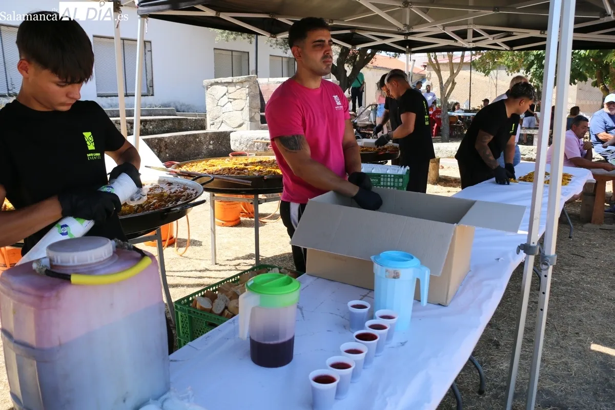 Los vecinos de Cipérez se despiden de las fiestas con una paella solidaria / CORRAL