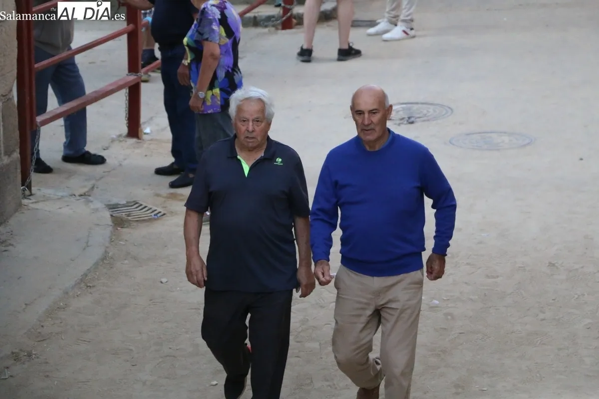 Bonito encierro de los Bayones en el tercer en cierro de las fiestas de Aldeadávila de la Ribera / CORRAL