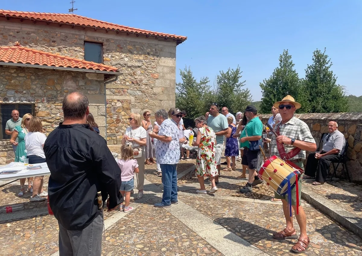 Foto 2 - El Ma&iacute;llo rinde un c&aacute;lido homenaje a sus seis nuevas centenarias
